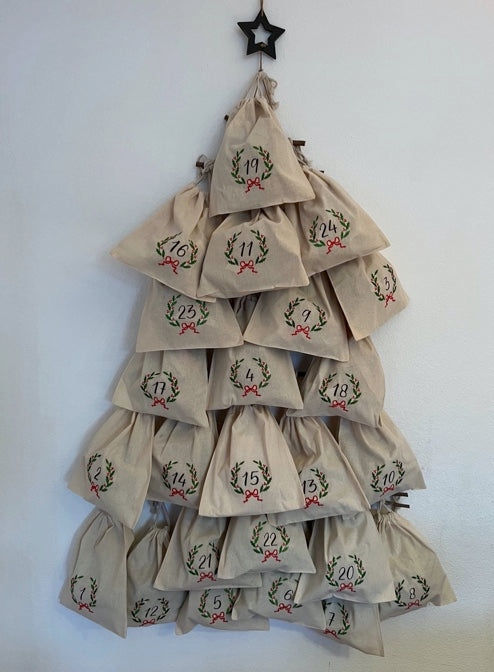 Adventskalender bestickt, große Beutel, 25x30cm, 24x Säckchen zum befüllen, Advent Ranke Tannenzapfen